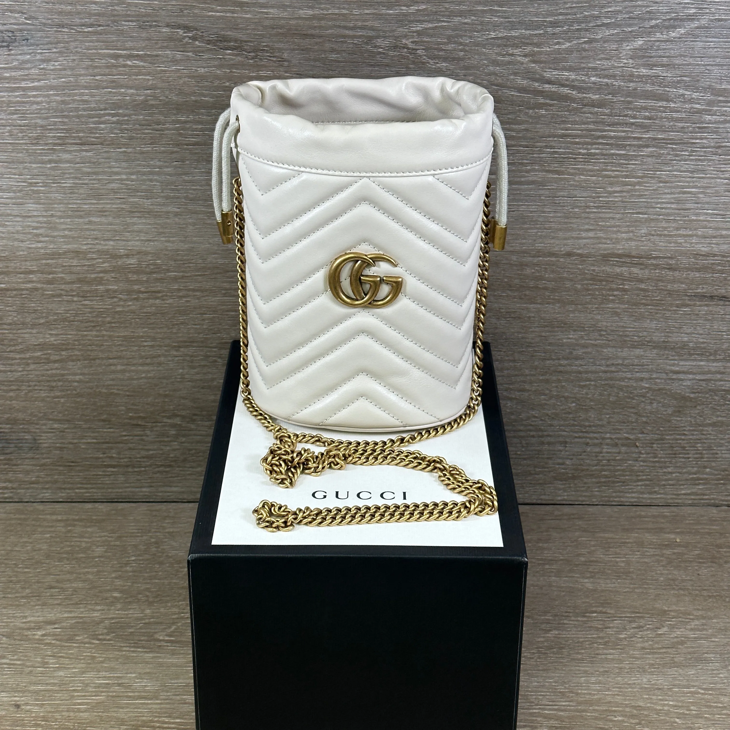 Gucci GG Marmont Mini Bucket Bag - White