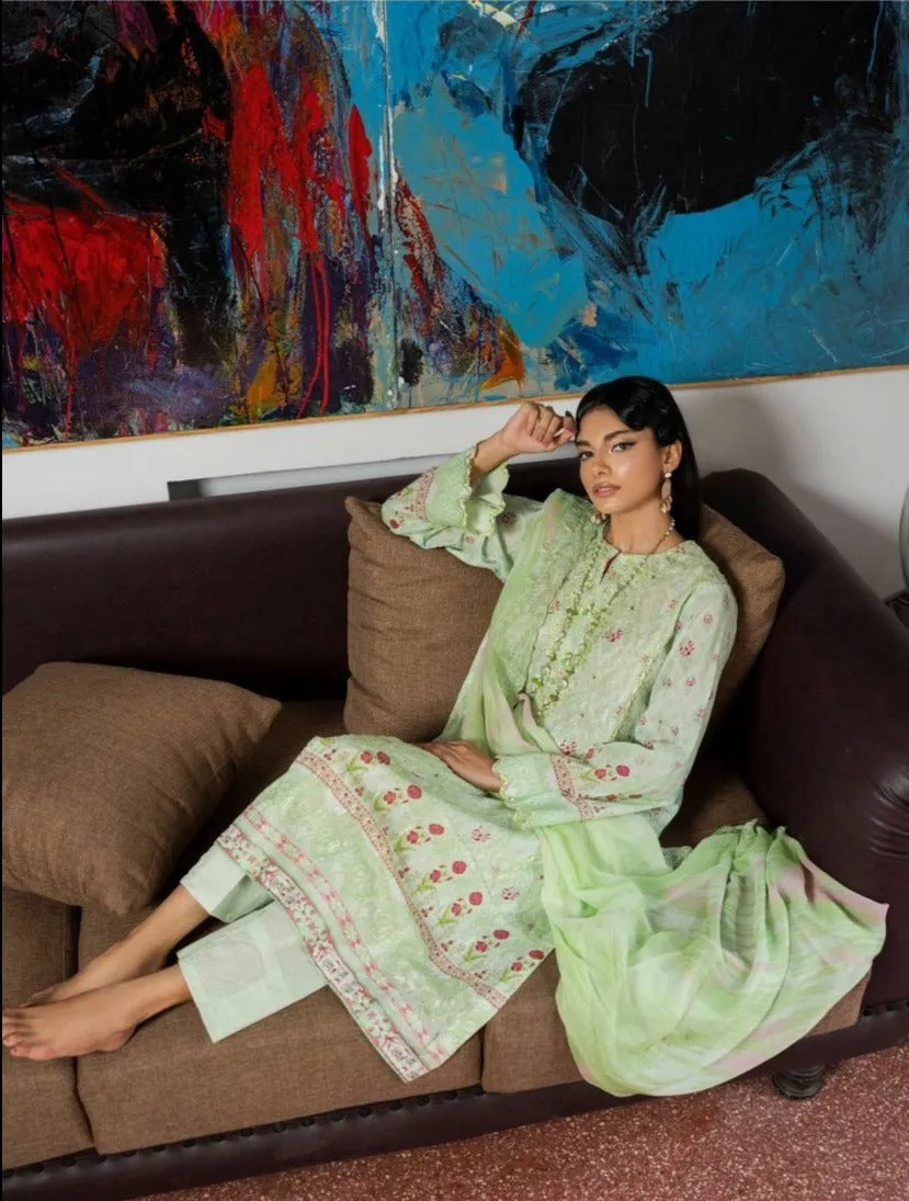 Musavvir Embroidered Lawn by GullJee – Design A1